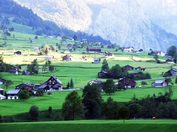 Widok Doliny Rzeki Linth Wsi Wzdłuż Kantonie Glarus Szwajcaria — Zdjęcie stockowe