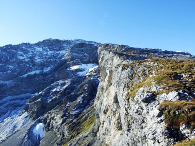 Alp Vadisi Urner Boden - Canton Uri, İsviçre yukarıda Dağları eteklerinde ilk kar