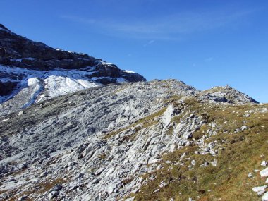 Alp Vadisi Urner Boden - Canton Uri, İsviçre yukarıda Dağları eteklerinde ilk kar