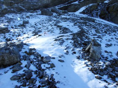 Alp Vadisi Urner Boden - Canton Uri, İsviçre yukarıda Dağları eteklerinde ilk kar