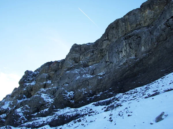 Перший Сніг Схилах Гір Вище Альпійські Долини Урнерські Боден Кантоні — стокове фото