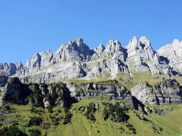 Blick Auf Den Langgestreckten Jegerstock Den Schweizer Alpen Kanton Uri — Stockfoto