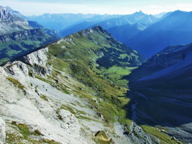Yukarıda Urner Boden Vadisi ve Linthal - Uri Canton, İsviçre alp en iyi Fisetengrat