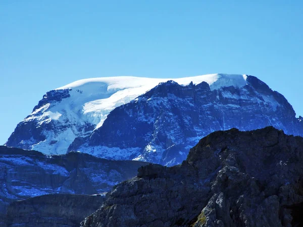 托迪山地块和瑞士格拉鲁斯州最高山顶 — 图库照片