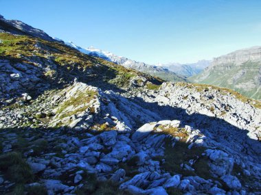 Taş ve kayalardan Fisetengrat, Chamerstock ve alanı - Uri Kanton ve: Glarus, Switzerland doruklarına
