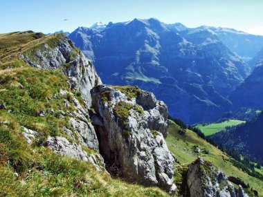 Taş ve kayalardan Fisetengrat, Chamerstock ve alanı - Uri Kanton ve: Glarus, Switzerland doruklarına