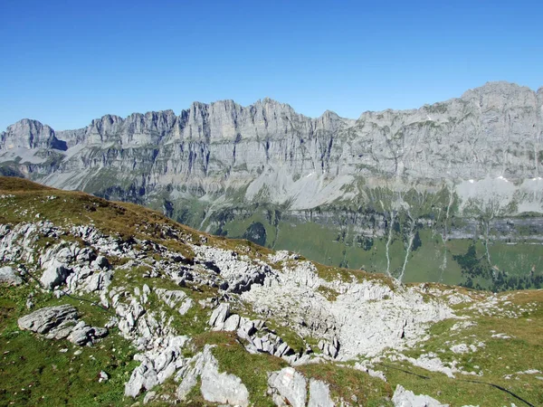 Stenar Och Klippor Från Topparna Fisetengrat Chamerstock Och Område Cantonsna — Stockfoto