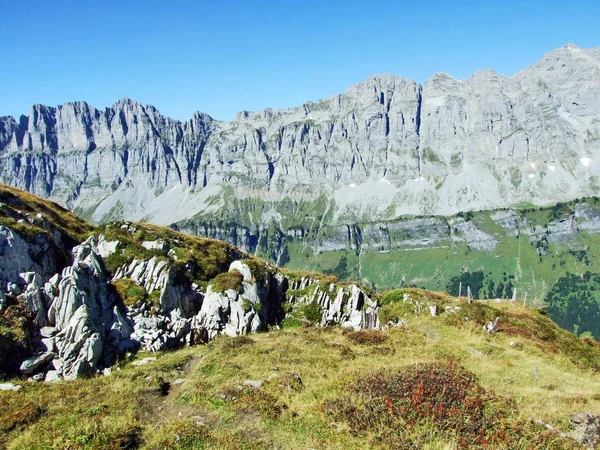 Taş Kayalardan Fisetengrat Chamerstock Alanı Uri Kanton Glarus Switzerland Doruklarına — Stok fotoğraf