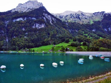 Alp Gölü Klontalersee dağ Glarus Alps - Canton Glarus, İsviçre