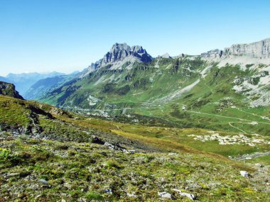 Road dağ geçidi Klausenpass - Uri, İsviçre