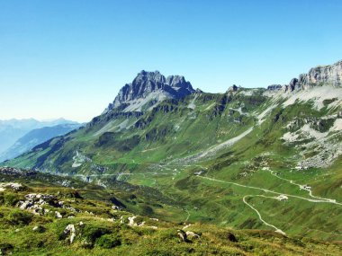 Road dağ geçidi Klausenpass - Uri, İsviçre