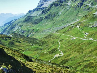 Road dağ geçidi Klausenpass - Uri, İsviçre
