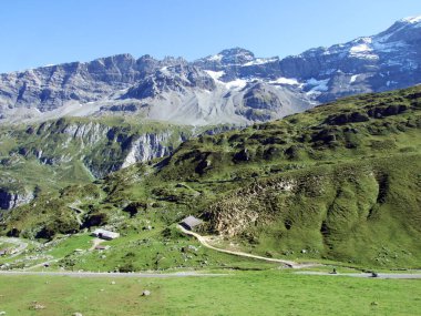 Road dağ geçidi Klausenpass - Uri, İsviçre
