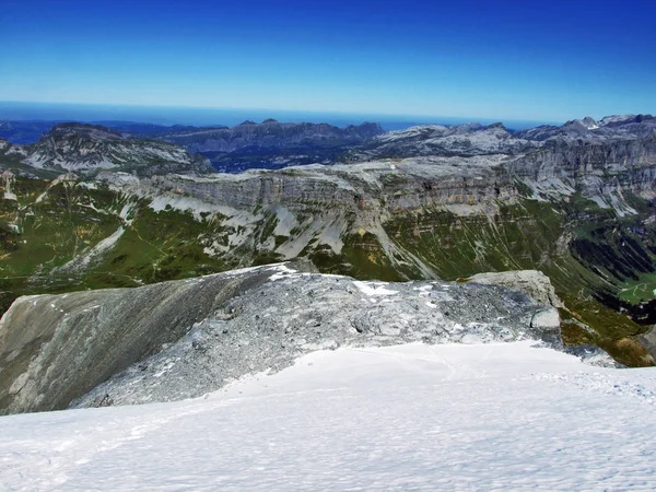 Феттель Ниже Первой Десятки Кантон Ури Швейцария — стоковое фото