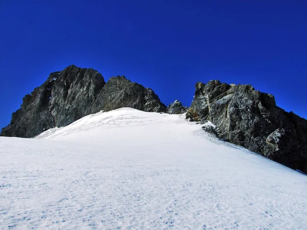 Skalnatý Vrch Tyčící Chammliberg Okolní Ledovce Kanton Uri Švýcarsko — Stock fotografie