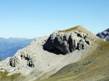 Kayalar ve üst Clariden ve alp Vadisi Urner Boden - Canton Uri, İsviçre altında taşlar