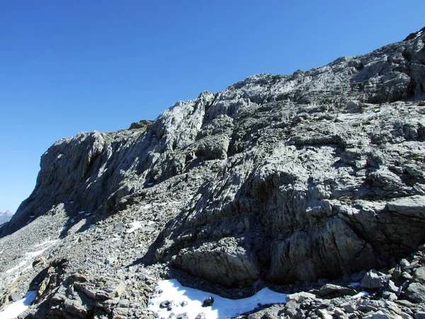Batu Karang Dan Batu Bawah Puncak Clariden Dan Lembah Alpine — Stok Foto