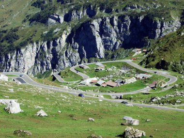 Ahır ve sığır çiftlikleri mera Urner Boden Vadisi - Canton Uri, İsviçre