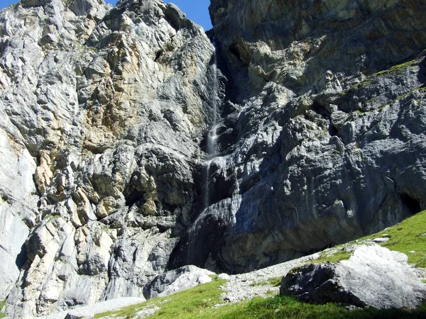 Vodopády Kaskády Alpském Údolí Urner Boden Kanton Uri Švýcarsko — Stock fotografie