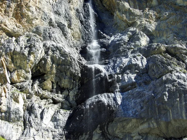 Şelaleler Cascade Lerde Alp Vadisi Urner Boden Uri Sviçre — Stok fotoğraf