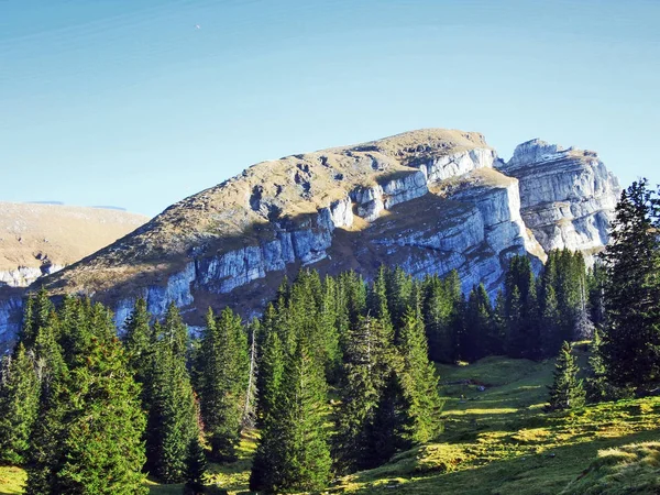 Rocky Peak Schibenstoll Churfirsten Mountain Range Cantão Gallen Suíça — Fotografia de Stock