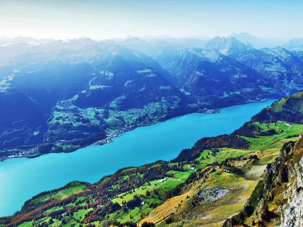 Lake Walensee, göl Walen veya göl Walenstadt - St. Gallen Kanton ve: Glarus, Switzerland da bilinir