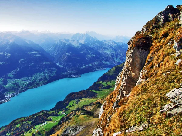 Lake Walensee, göl Walen veya göl Walenstadt - St. Gallen Kanton ve: Glarus, Switzerland da bilinir