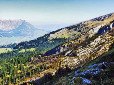Churfirsten dağ zinciri - Canton St. Gallen, İsviçre Brisi tepesinden nefes kesen manzarası