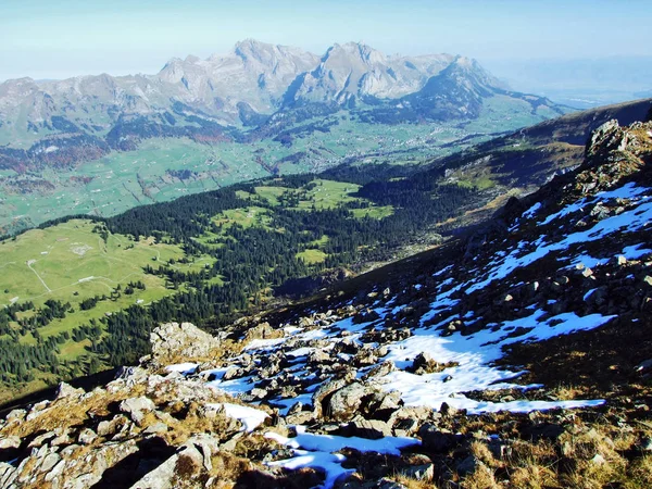 Una Vista Impresionante Desde Cima Brisi Cadena Montañosa Churfirsten Cantón —  Fotos de Stock