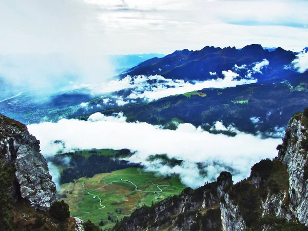 低い雲と霧谷ライン Simmitobel ザンクト ガレンのカントン スイス連邦共和国で — ストック写真