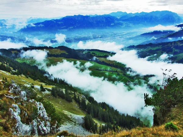 Nuvens Baixas Nevoeiro Nos Vales Rhein Simmitobel Cantão Gallen Suíça — Fotografia de Stock