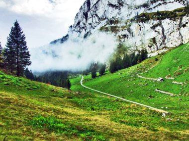 Fotojenik mera ve tepeler Alpstein dağ silsilesi - Canton St. Gallen, İsviçre