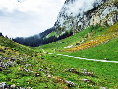 Fotojenik mera ve tepeler Alpstein dağ silsilesi - Canton St. Gallen, İsviçre