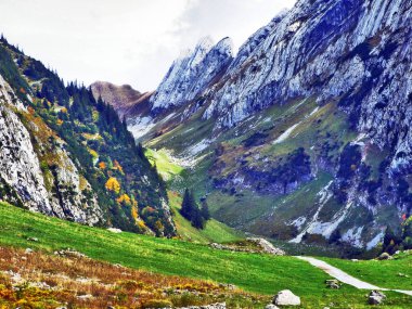 Fotojenik mera ve tepeler Alpstein dağ silsilesi - Canton St. Gallen, İsviçre