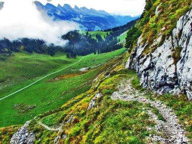 Fotojenik mera ve tepeler Alpstein dağ silsilesi - Canton St. Gallen, İsviçre