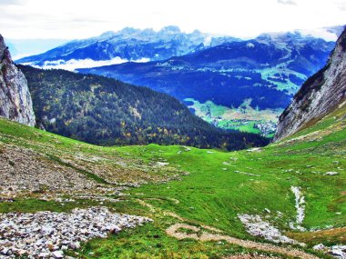 Fotojenik mera ve tepeler Alpstein dağ silsilesi - Canton St. Gallen, İsviçre