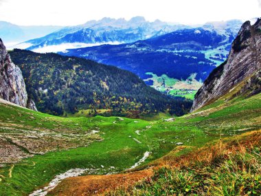 Fotojenik mera ve tepeler Alpstein dağ silsilesi - Canton St. Gallen, İsviçre
