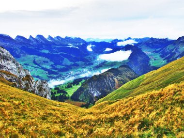Fotojenik mera ve tepeler Alpstein dağ silsilesi - Canton St. Gallen, İsviçre