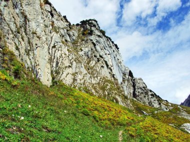 Taş ve kayalardan dağ massif Alpstein - Canton St. Gallen, İsviçre