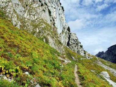 Taş ve kayalardan dağ massif Alpstein - Canton St. Gallen, İsviçre