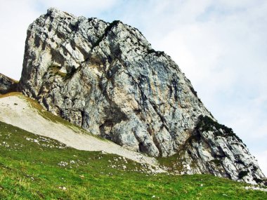 Taş ve kayalardan dağ massif Alpstein - Canton St. Gallen, İsviçre
