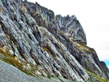 Taş ve kayalardan dağ massif Alpstein - Canton St. Gallen, İsviçre