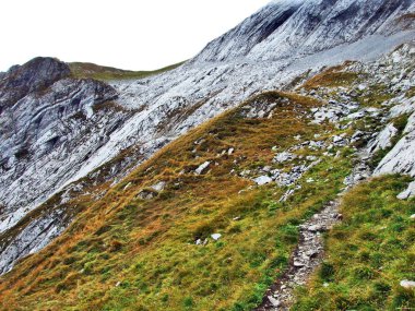 Taş ve kayalardan dağ massif Alpstein - Canton St. Gallen, İsviçre