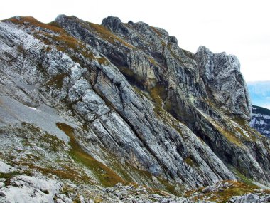 Taş ve kayalardan dağ massif Alpstein - Canton St. Gallen, İsviçre