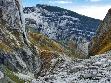 Taş ve kayalardan dağ massif Alpstein - Canton St. Gallen, İsviçre