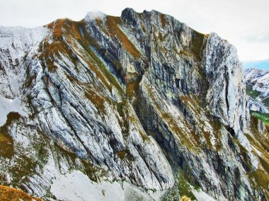 Taş ve kayalardan dağ massif Alpstein - Canton St. Gallen, İsviçre