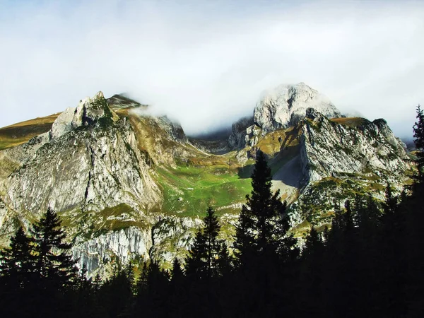 来自山体的石头和岩石阿尔普斯坦 瑞士圣加仑州 — 图库照片