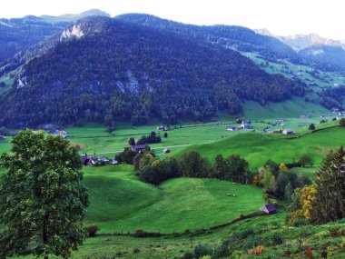 Starkenbach köyü Toggenburg bölge ve düşündüklerini Nehri Vadisi - Canton St. Gallen, İsviçre
