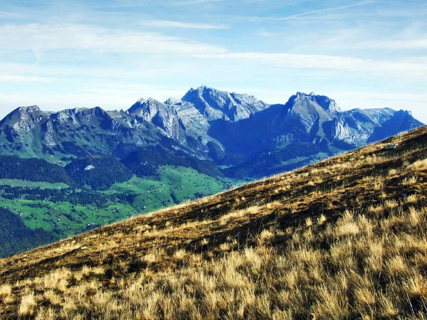 Mira Los Picos Cordillera Alpina Alpstein Cantón Appenzell Innerrhoden Suiza —  Fotos de Stock