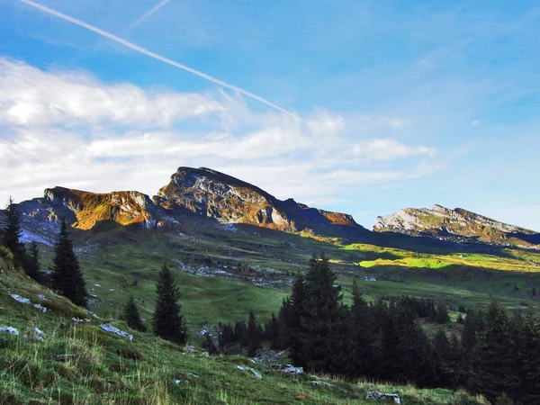 Picos Alpinos Cadena Montañosa Churfirsten Entre Valle Del Río Thur —  Fotos de Stock